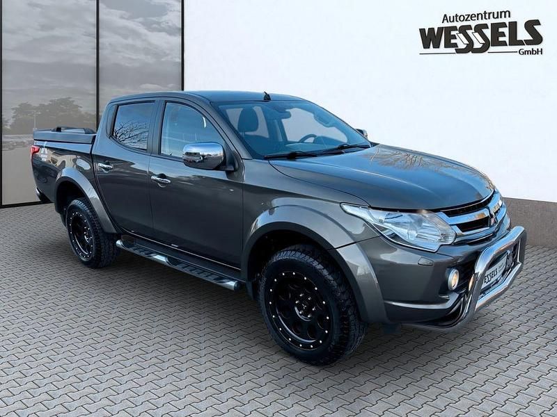 Gebraucht Mitsubishi L200 Plus 181 PS (133 kW) 2017 Grün Abholung