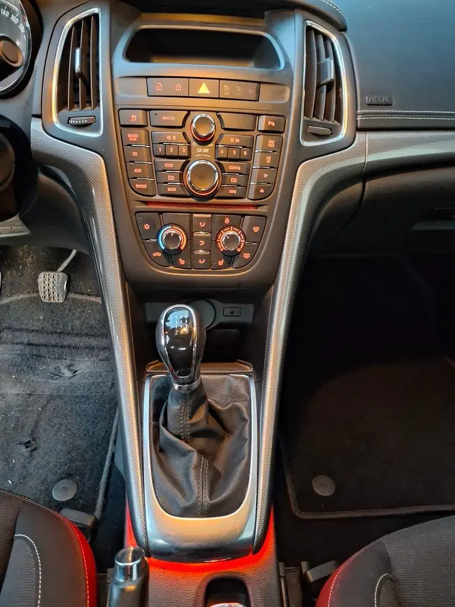 Gebraucht Opel Cascada Edition 140 PS (102 kW) 2014 Rot Cabrio