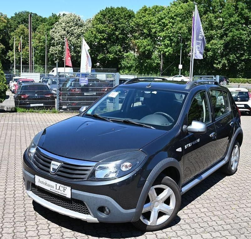 Grau Gebraucht 2010 Dacia Sandero Stepway Kleinwagen | 2.490 € (Guter Preis) - Bild 1/4
