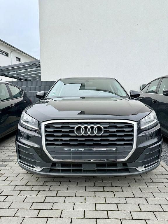 Gebraucht Audi Q2 Basis 150 PS (110 kW) 2019 Schwarz SUV