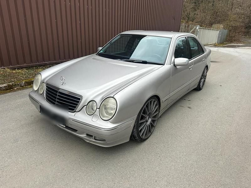 Silber Gebraucht 2002 Mercedes 320 Avantgarde Limousine | 4.600 € - Bild 1/4