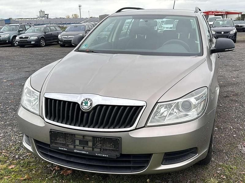 Grau Gebraucht 2013 Skoda Octavia Kombi | 3.200 € (Superpreis) - Bild 1/4