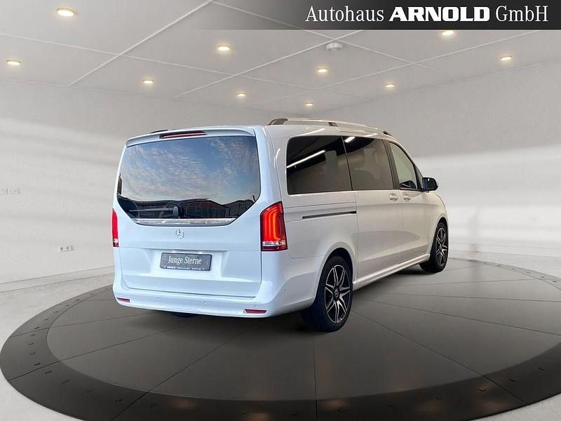 Gebraucht Mercedes V220 AMG line 163 PS (119 kW) 2023 Weiß (bergkristallweiß) Van / Kleinbus