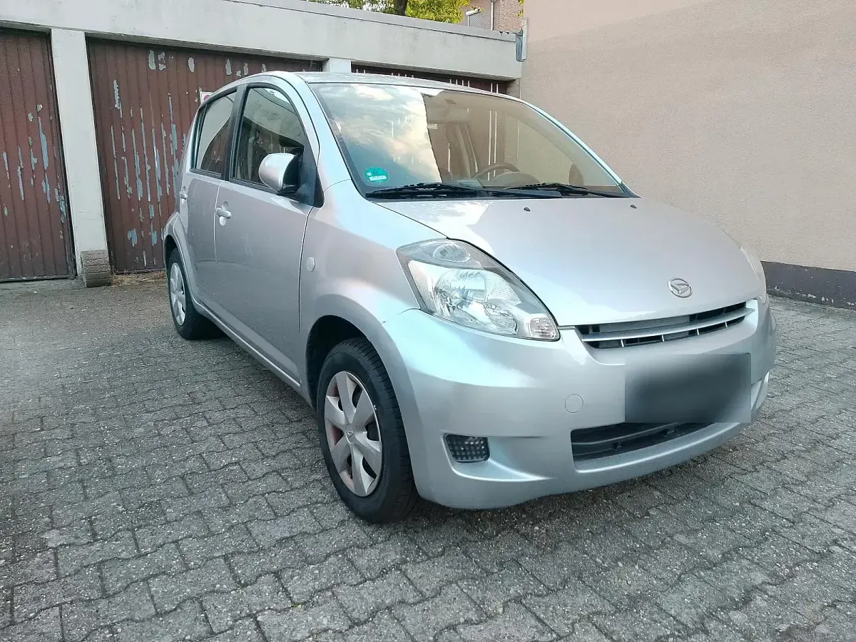 Gebraucht Daihatsu Sirion 69 PS (50 kW) 2011 Silber Kleinwagen
