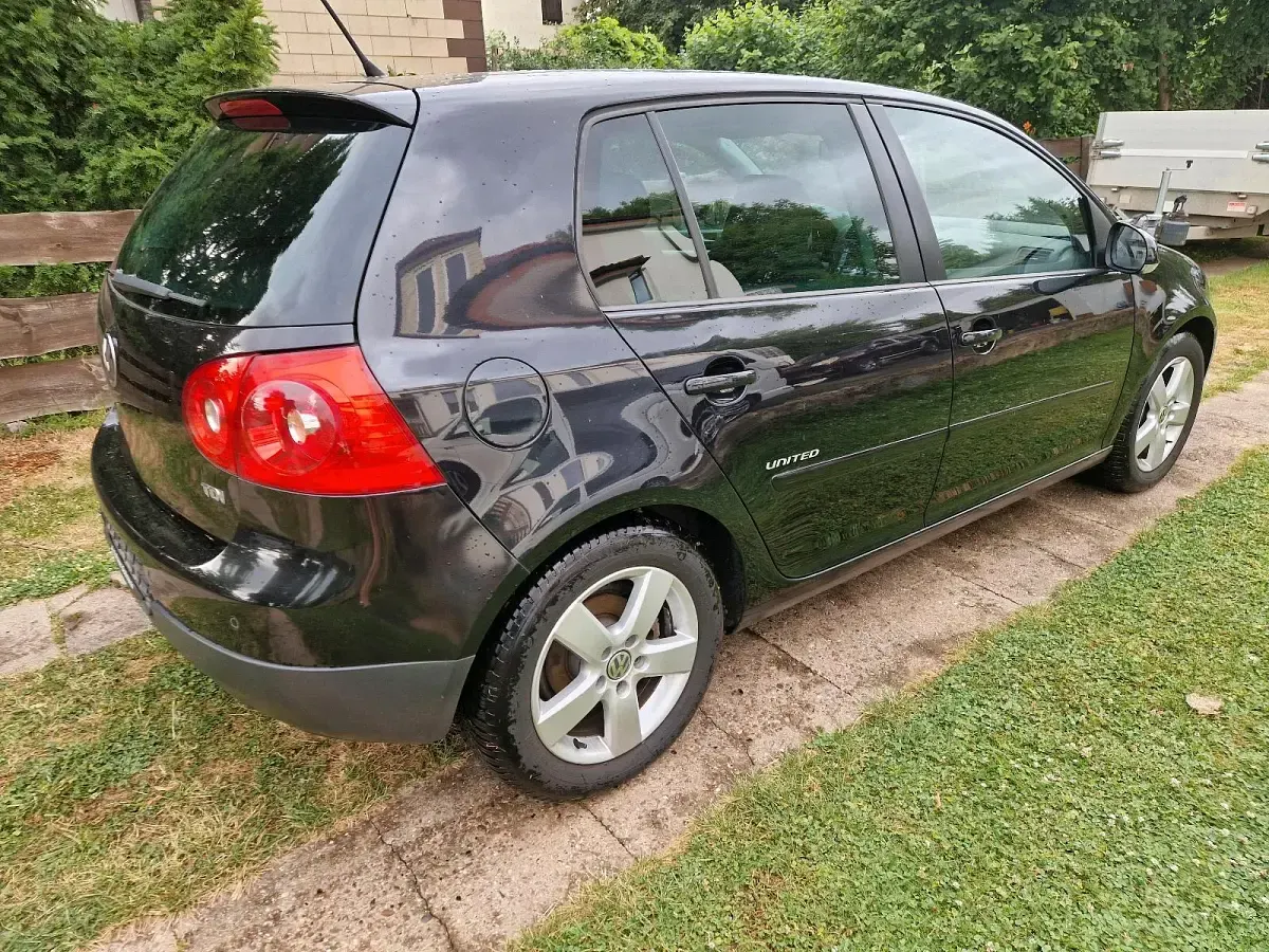 Gebraucht VW Golf V 105 PS (77 kW) 2008 Schwarz Kleinwagen