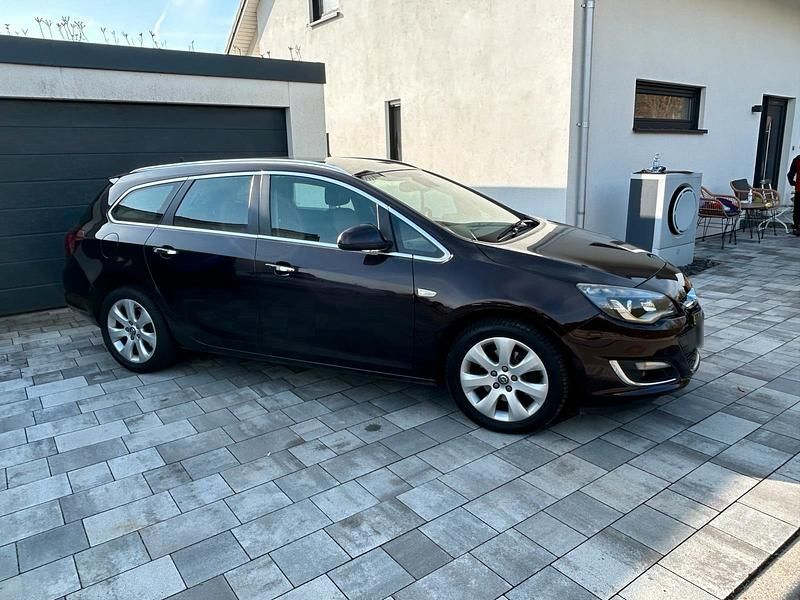 Gebraucht Opel Astra Exklusiv 165 PS (121 kW) 2012 Braun Kombi