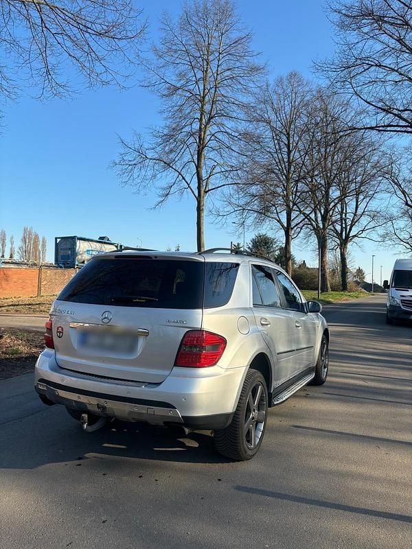 Gebraucht Mercedes ML320 224 PS (164 kW) 2008 Silber SUV