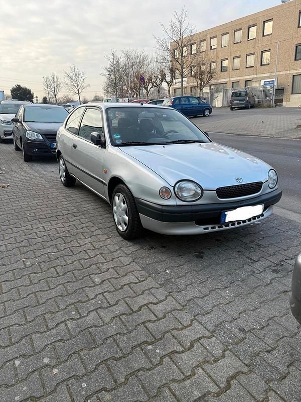 Gebraucht Toyota Corolla 86 PS (63 kW) 1998 Silber Kleinwagen
