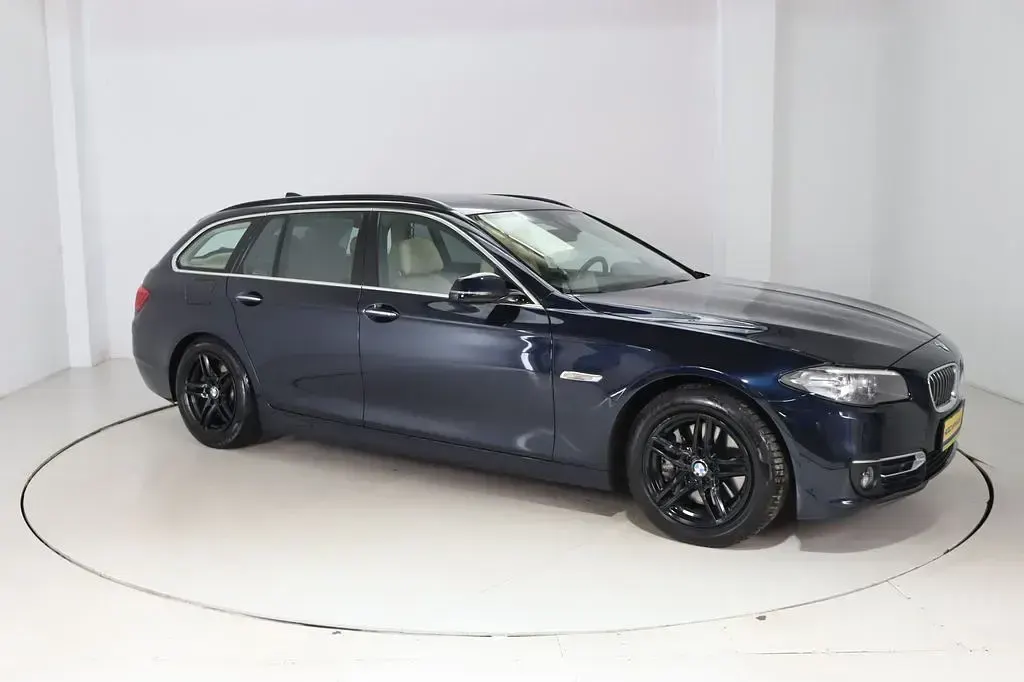 Gebraucht BMW 525 Luxury Line 218 PS (160 kW) 2017 Blau Kombi