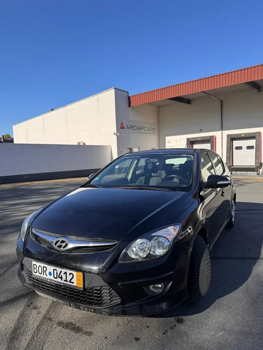 Gebraucht Hyundai i30 105 PS (77 kW) 2011 Schwarz Kombi