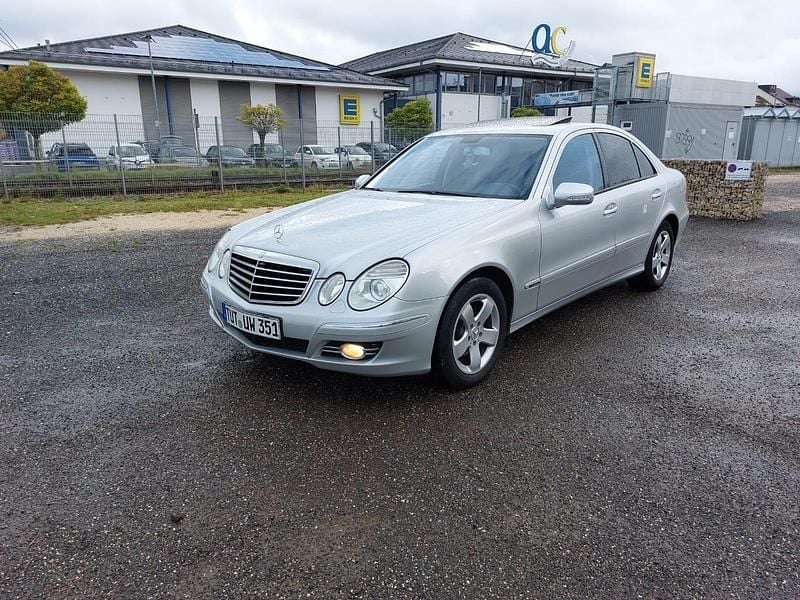 Silber Gebraucht 2007 Mercedes E320 Limousine | 4.300 € (Fairer Preis) - Bild 1/4
