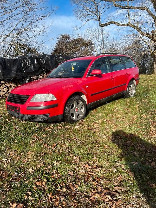 Rot Gebraucht 2001 VW Passat Kombi | 2.600 € (Fairer Preis) - Bild 1/4