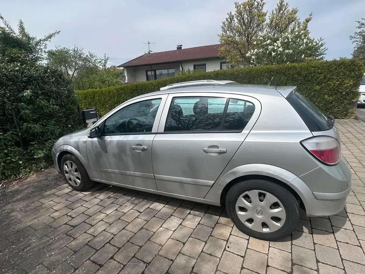 Gebraucht Opel Astra 90 PS (66 kW) 2004 Silber Limousine