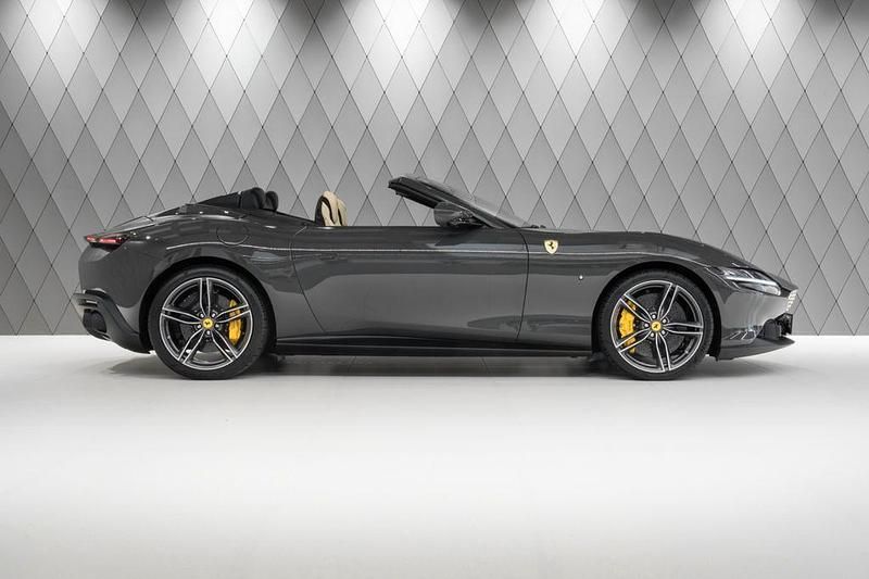 Neu Ferrari Roma 620 PS (456 kW) 2025 Grau Coupé