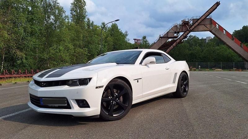 Weiß Gebraucht 2016 Chevrolet Camaro SS Coupé | 32.900 € (Fairer Preis) - Bild 1/4