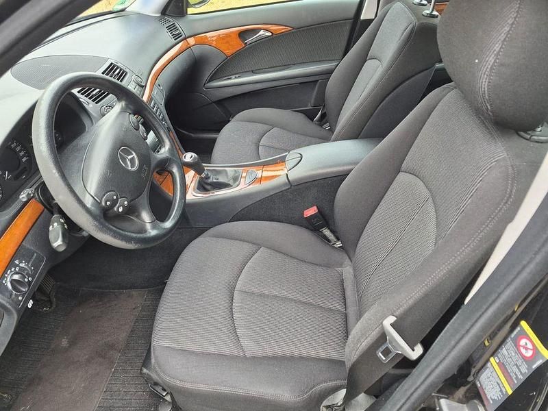 Gebraucht Mercedes E200 Classic 136 PS (100 kW) 2008 Schwarz Limousine