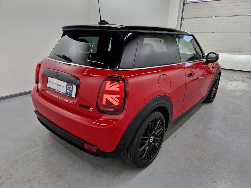 Gebraucht Mini Cooper S 135 kW (184 PS) 2023 Chili red Kleinwagen
