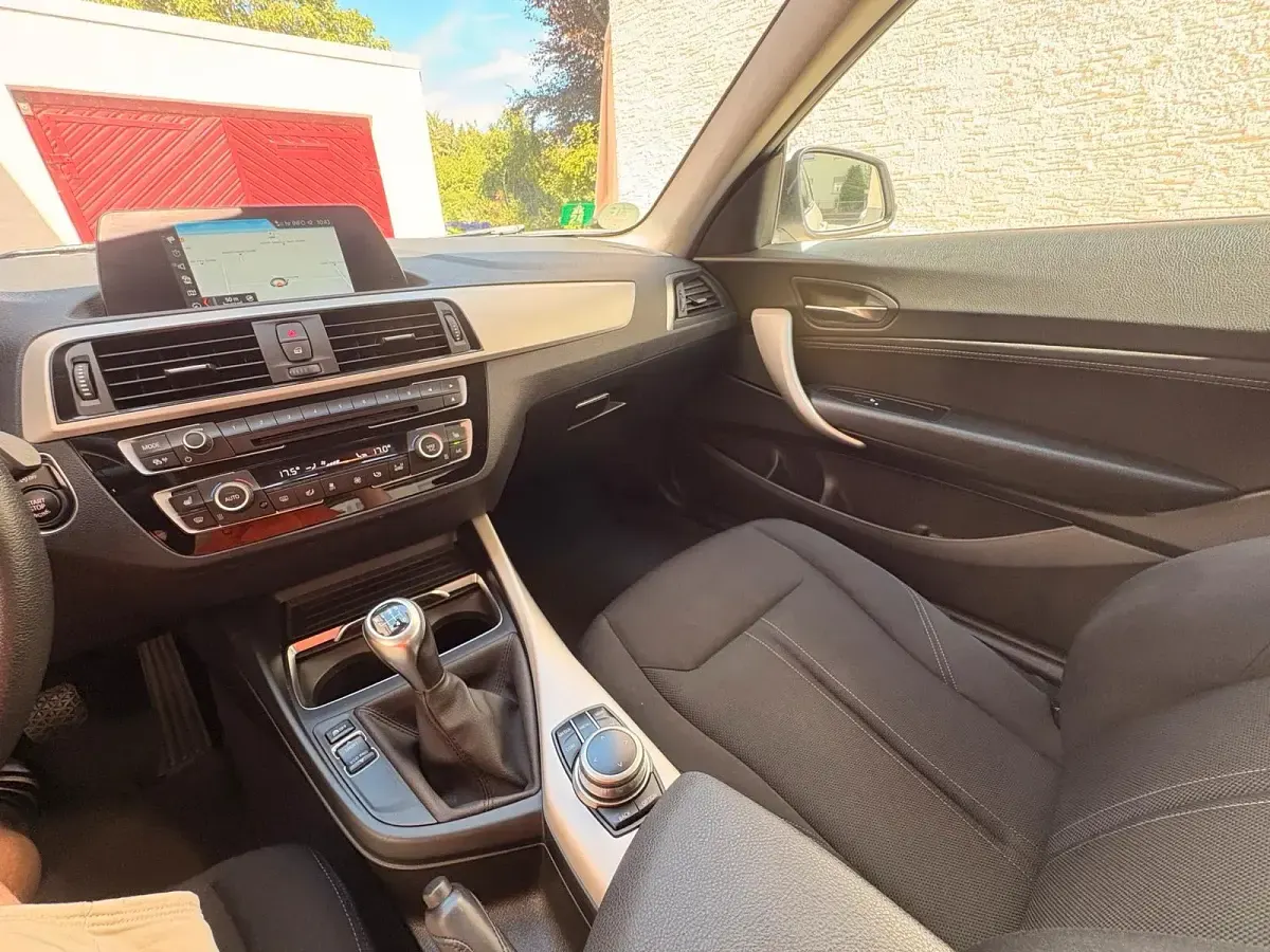 Gebraucht BMW 118 Advantage 136 PS (100 kW) 2018 Weiß Limousine