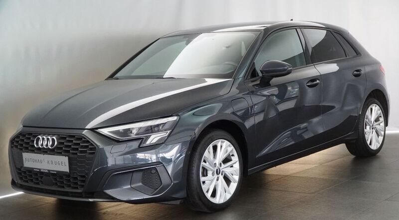 Grau Gebraucht 2021 Audi A3 Sport Limousine | 24.990 € (Fairer Preis) - Bild 1/4