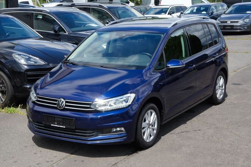 Atlantik blue metallic Gebraucht 2022 VW Touran Comfortline Van / Kleinbus | 24.888 € (Fairer Preis) - Bild 1/4