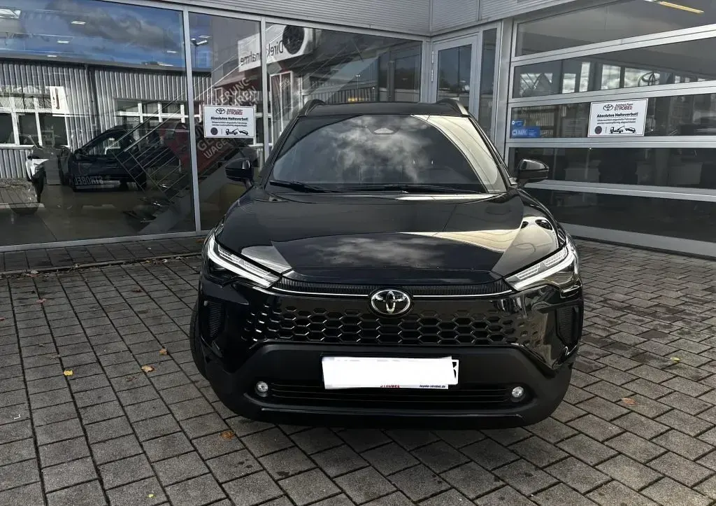 Gebraucht Toyota Corolla Cross 178 PS (130 kW) 2025 Black mica metallic SUV