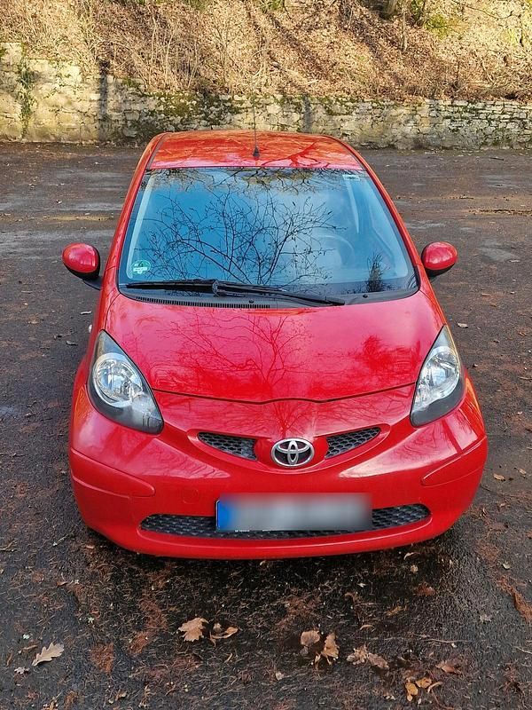 Rot Gebraucht 2008 Toyota Aygo Kleinwagen | 1.600 € (Guter Preis) - Bild 1/4
