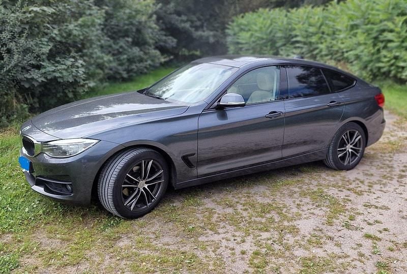 Grau Gebraucht 2013 BMW 318 Gran Turismo Comfort Edition Kombi | 13.000 € (Fairer Preis) - Bild 1/4
