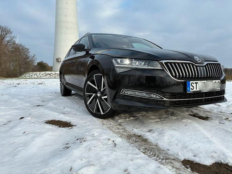 Schwarz Gebraucht 2023 Skoda Superb Style Kombi | 31.600 € (Fairer Preis) - Bild 1/4