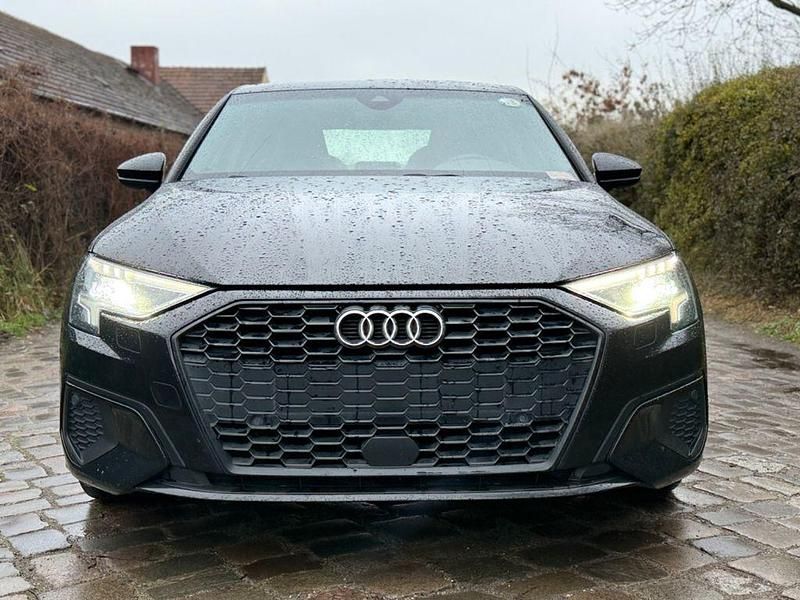 Gebraucht Audi A3 Basis 116 PS (85 kW) 2020 Schwarz Limousine