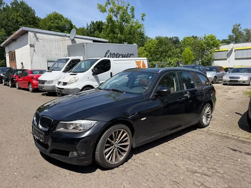 Gebraucht BMW 320 Sport Line 170 PS (125 kW) 2011 Schwarz Kombi