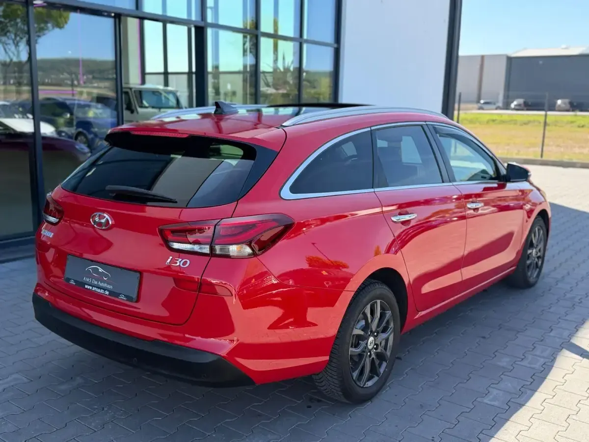 Gebraucht Hyundai i30 Premium 136 PS (100 kW) 2018 Rot Kombi