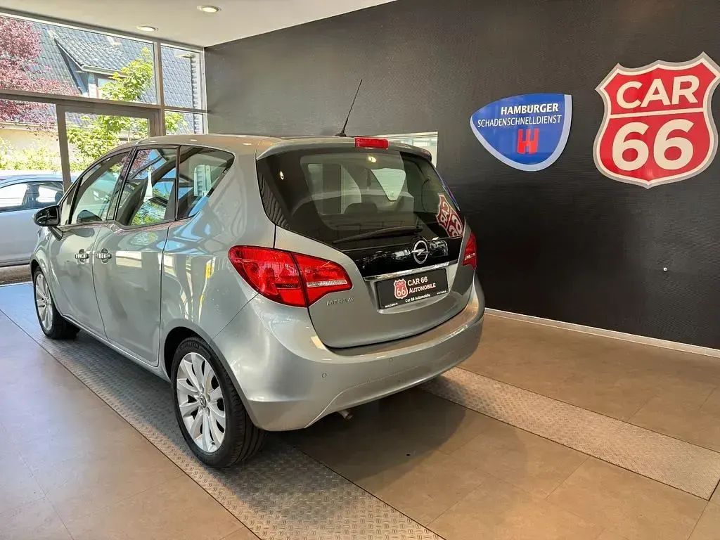 Gebraucht Opel Meriva Innovation 101 PS (74 kW) 2011 Silber Van / Kleinbus