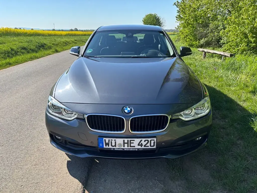 Gebraucht BMW 318 Advantage 150 PS (110 kW) 2017 Silber Limousine