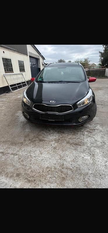 Second-hand Kia Ceed 128 CP (94 kW) 2015 Negru Hatchback