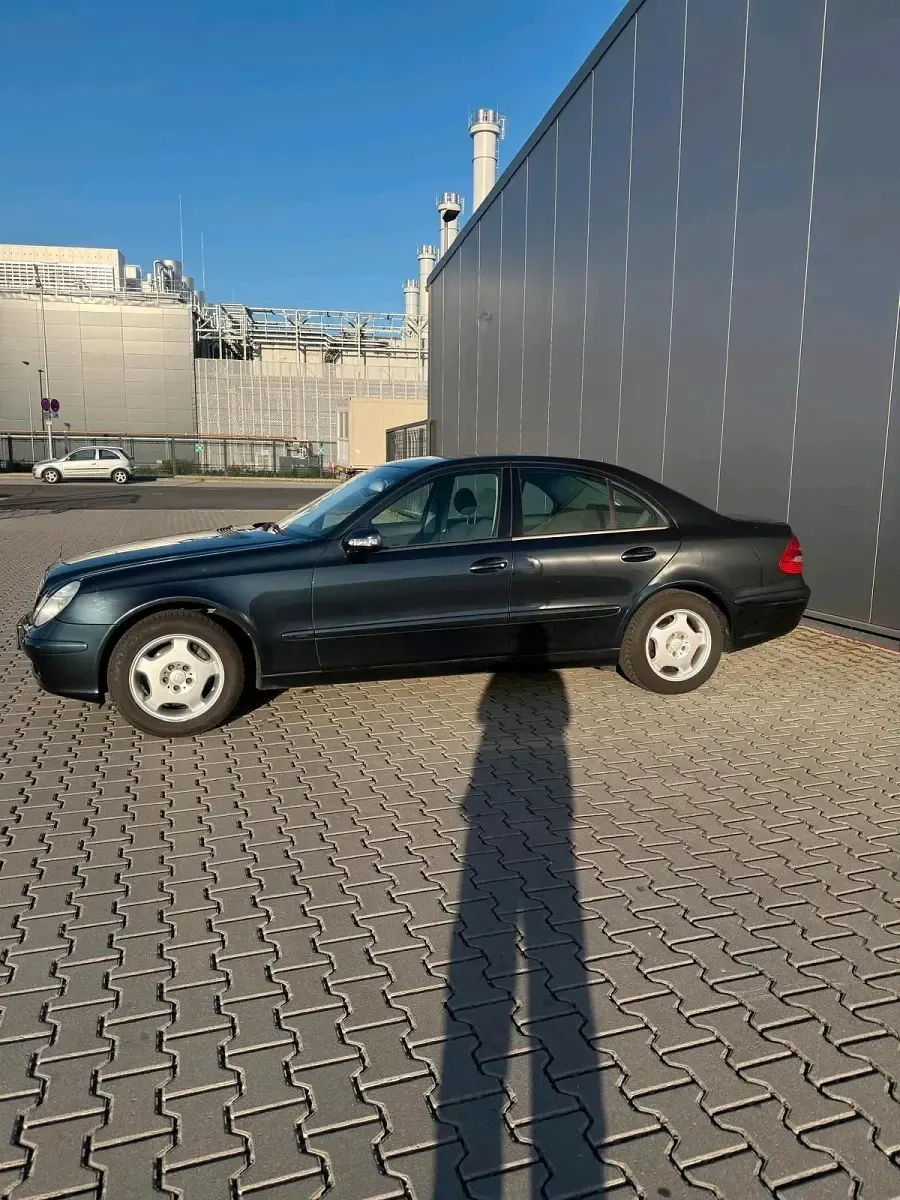 Gebraucht Mercedes E240 177 PS (130 kW) 2003 Schwarz Limousine