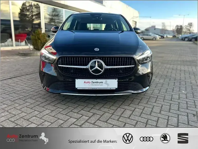 Gebraucht Mercedes B200 Advanced 150 PS (110 kW) 2024 Kosmosblack  met. Kleinwagen