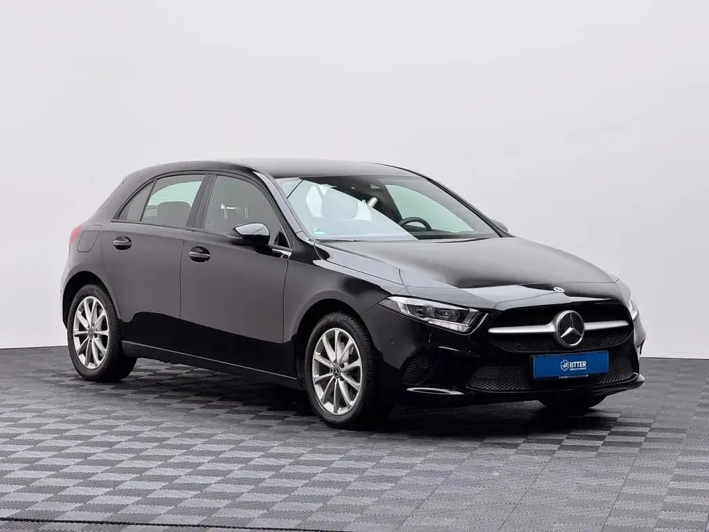 Gebraucht Mercedes A250 AMG line 160 PS (117 kW) 2021 Grau Limousine