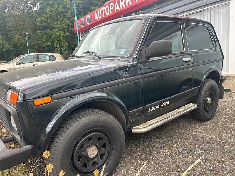 Grün Gebraucht 2013 Lada niva SUV | 4.900 € (Superpreis) - Bild 1/4