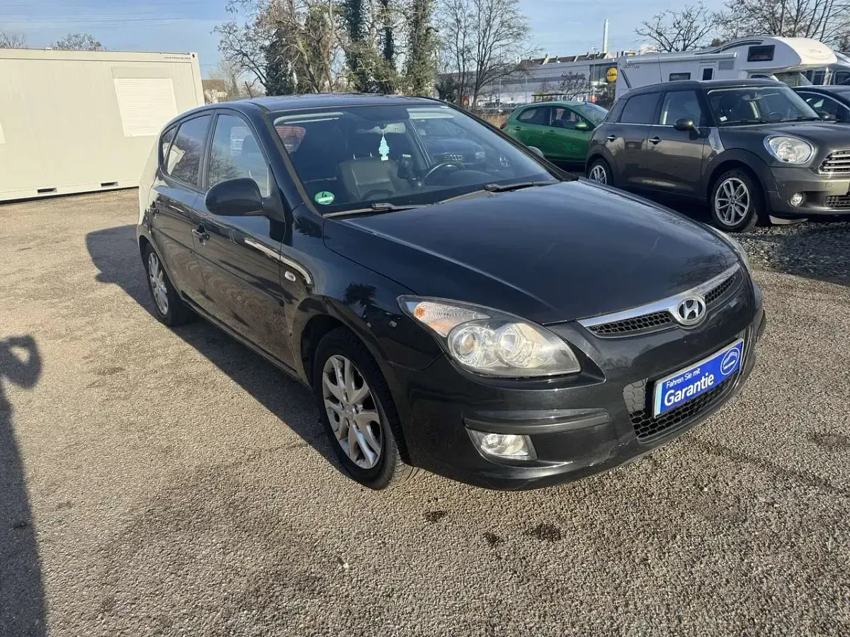 Gebraucht Hyundai i30 Premium 143 PS (105 kW) 2010 Stone black Kleinwagen