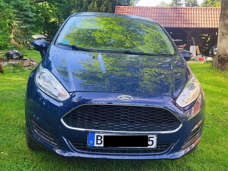 Blau Gebraucht 2015 Ford Fiesta Trend Kleinwagen | 2.800 € (Guter Preis) - Bild 1/4
