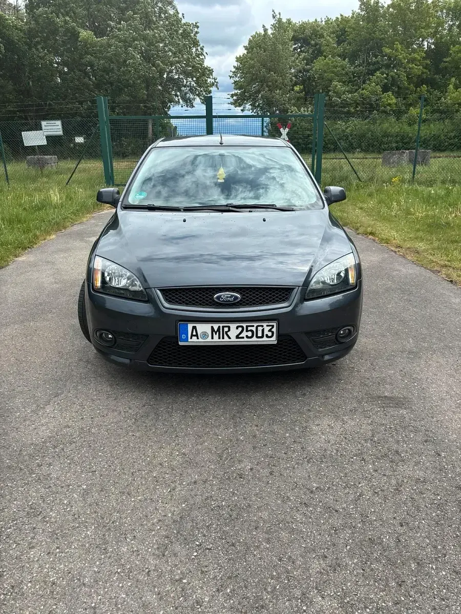 Brugt Ford Focus 100 HK (73 kW) 2005 Grå Hatchback