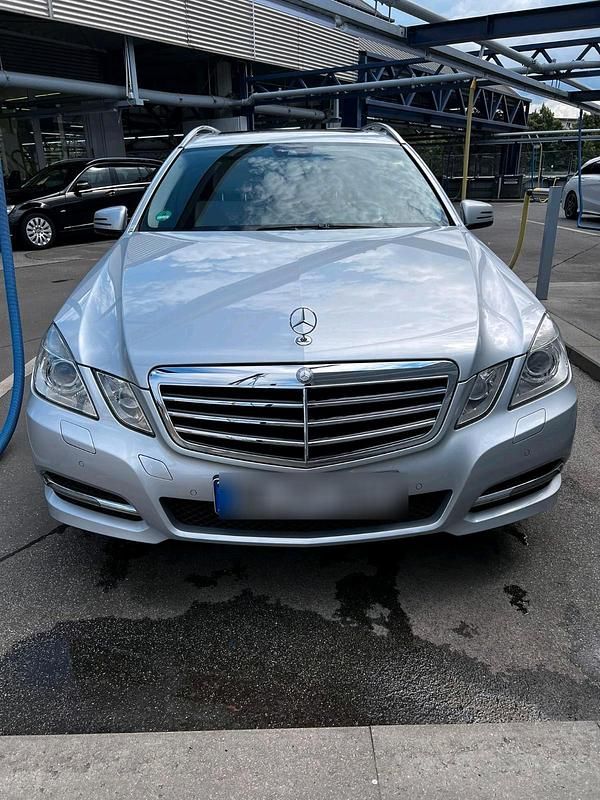 Gebraucht Mercedes E200 184 PS (135 kW) 2010 Silber Kombi