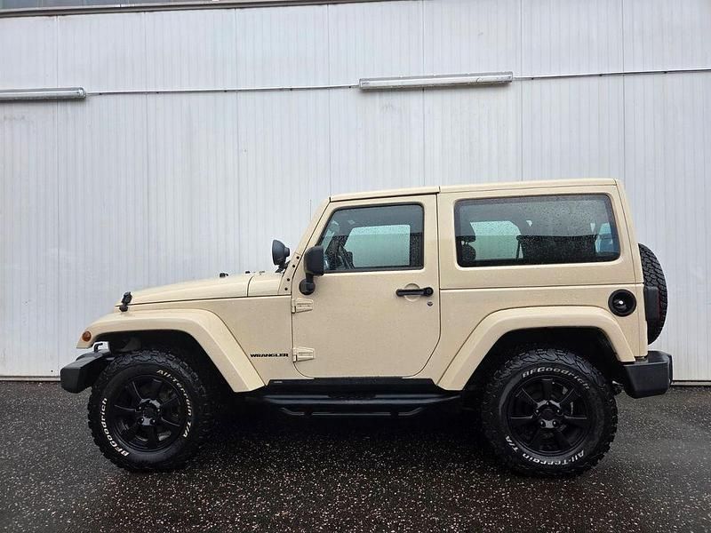 Beige Gebraucht 2012 Jeep Wrangler Unlimited Sahara SUV | 24.900 € (Guter Preis) - Bild 1/4