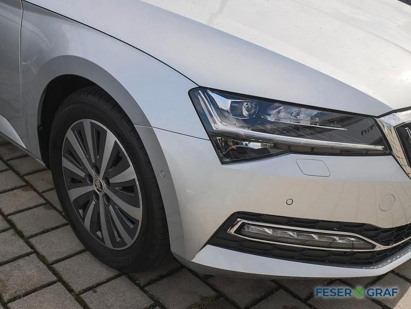 Gebraucht Skoda Superb Style 150 PS (110 kW) 2022 Brillantsilber metallic Kombi