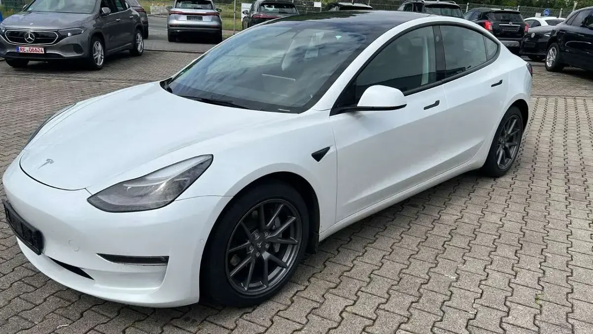 Gebraucht Tesla Model 3 324 kW (441 PS) 2022 Weiß Limousine