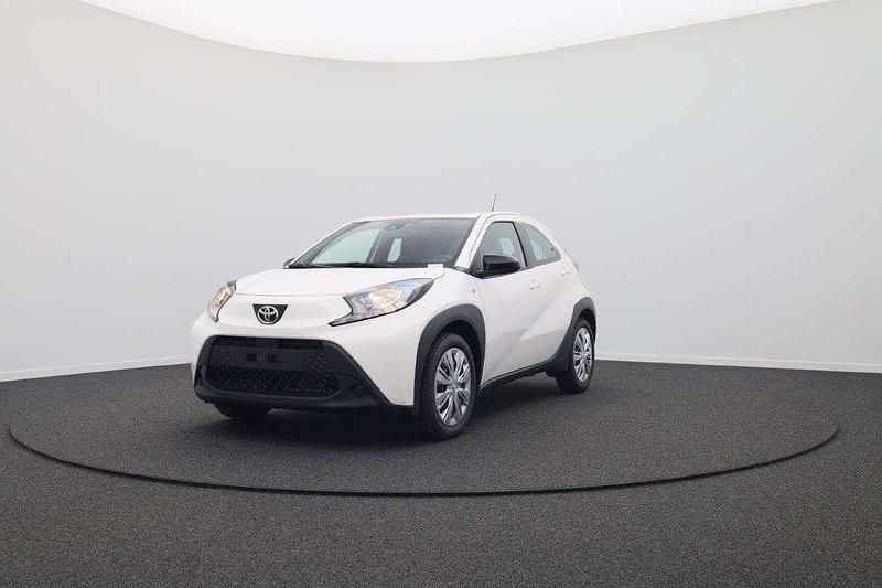Schneeweiß Neu 2025 Toyota Aygo Business Edition Kleinwagen | 17.090 € - Bild 1/4