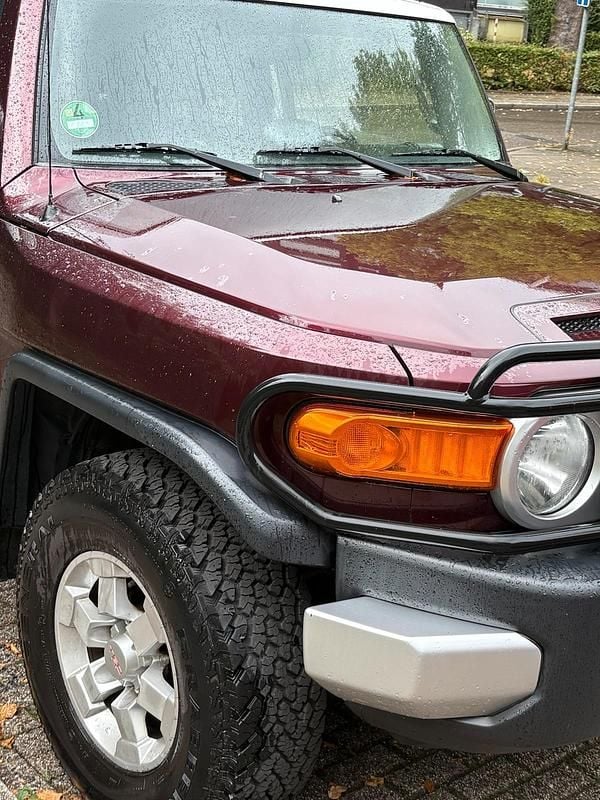 Violet Gebraucht 2007 Toyota FJ SUV | 23.500 € - Bild 1/4