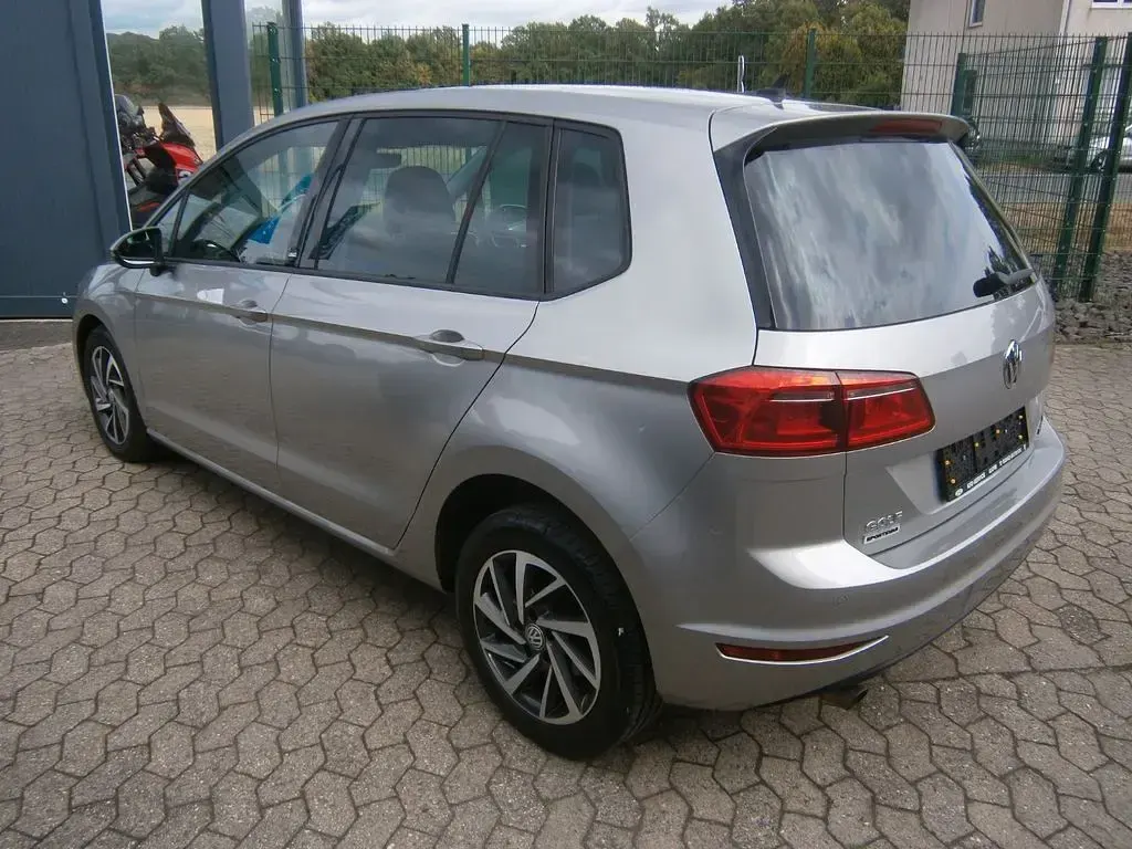 Gebraucht VW Golf Sportsvan Sound 116 PS (85 kW) 2017 Silber Van / Kleinbus