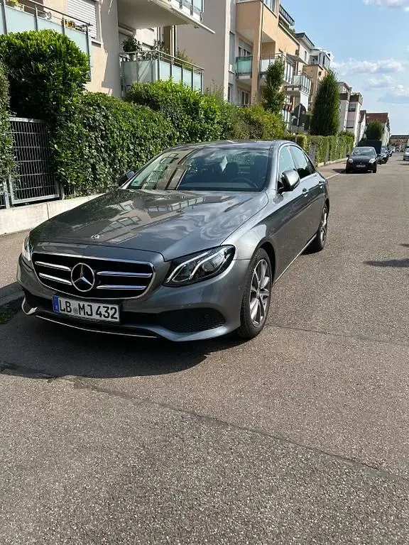 Gebraucht Mercedes E200 Avantgarde 160 PS (117 kW) 2020 Grau Limousine