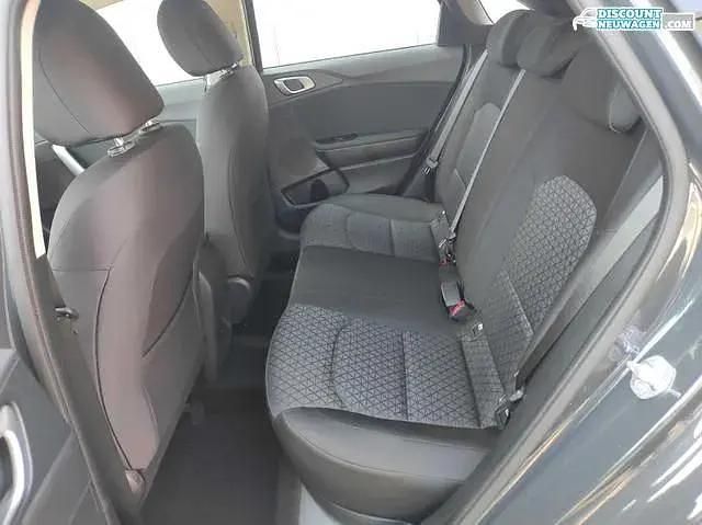 Weiß Neu 2025 Kia Ceed Limousine | 23.290 € (Fairer Preis) - Bild 1/4